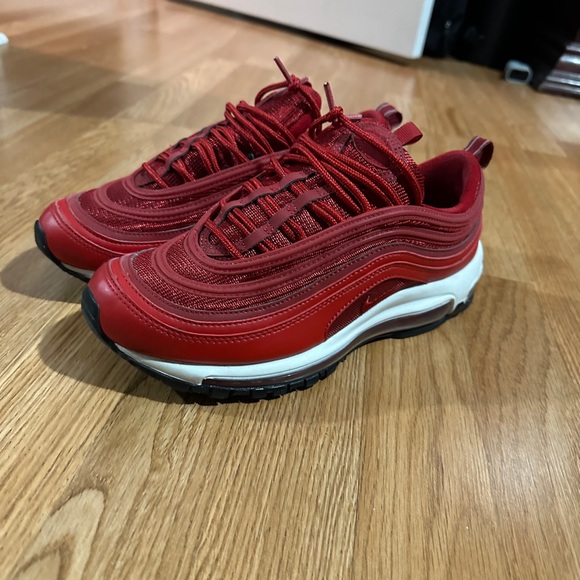 Women’s Nike Air Max 97s - Picture 5 of 5